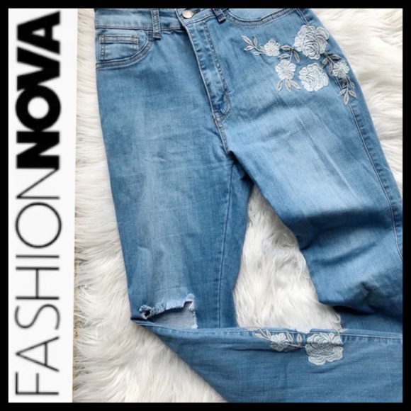 FASHION NOVA Hi-Rise Rosalie Jeans - Picture 3 of 8